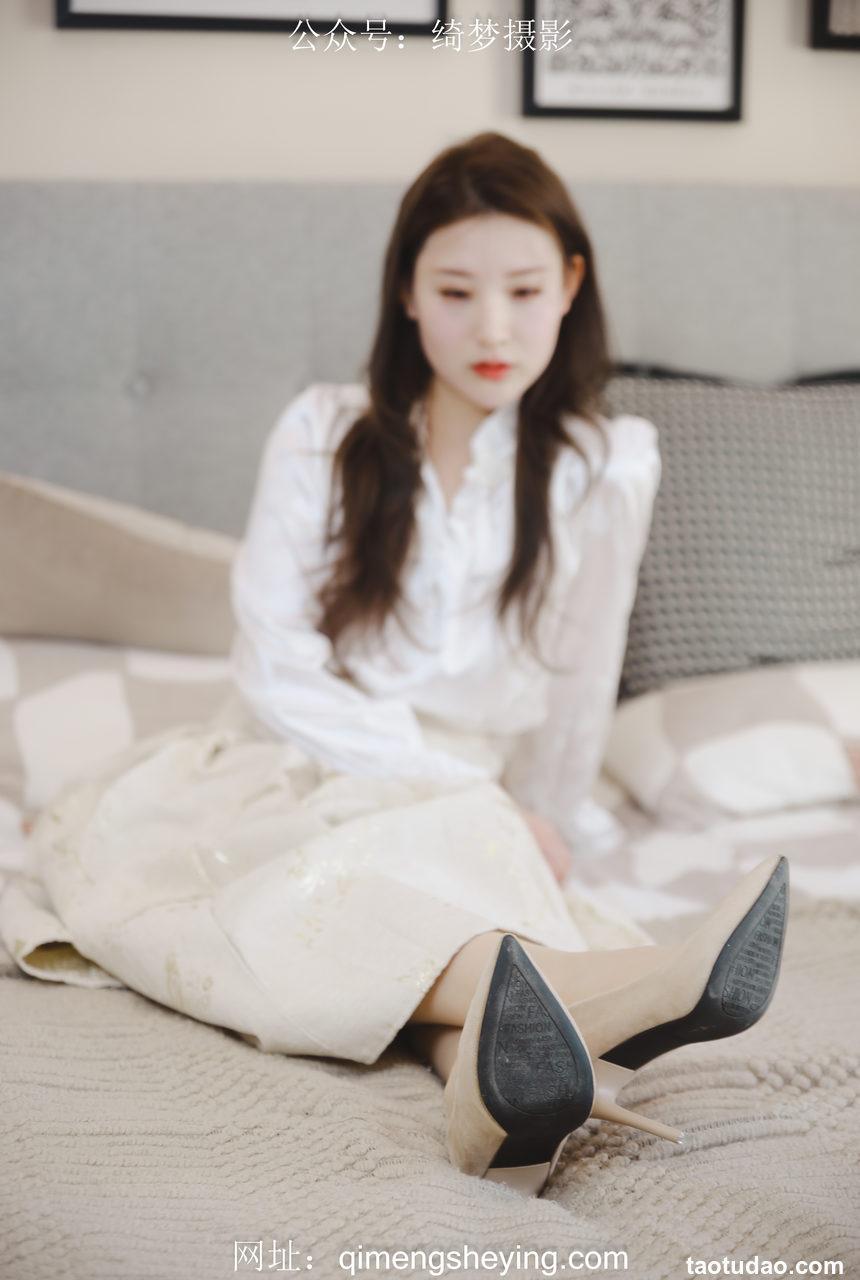 [绮梦摄影] 2024.10.20 NO.058 婷婷 珍藏无修无水印版 [175P+1V-4.56G]