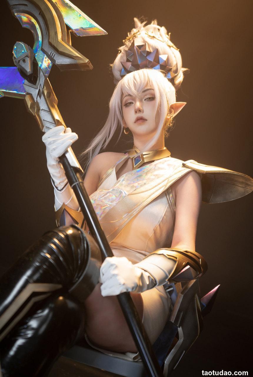 菌烨tako - 23年1月至臻风女 [12P-253MB]