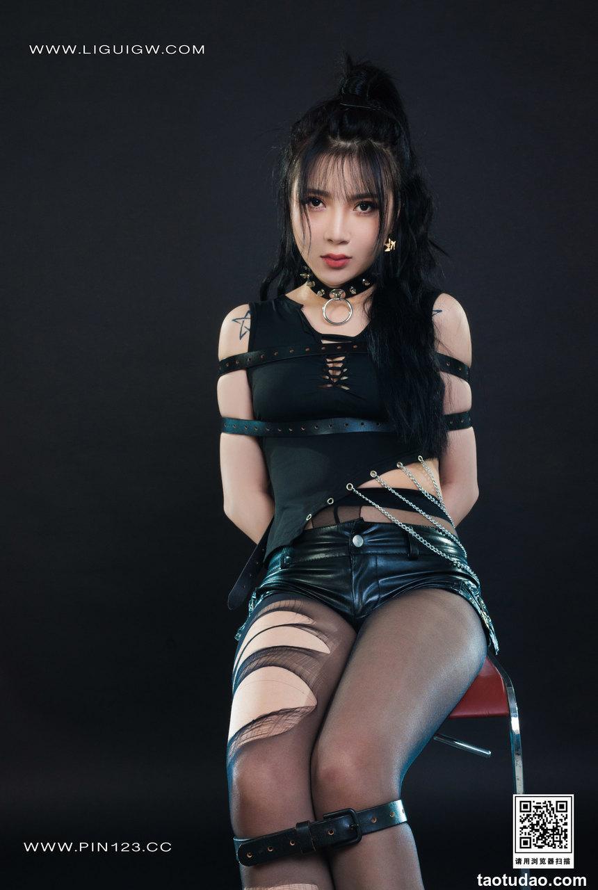 [Ligui丽柜] 2023.08.18 《撕袜四马》小七 [69+1P-58M]