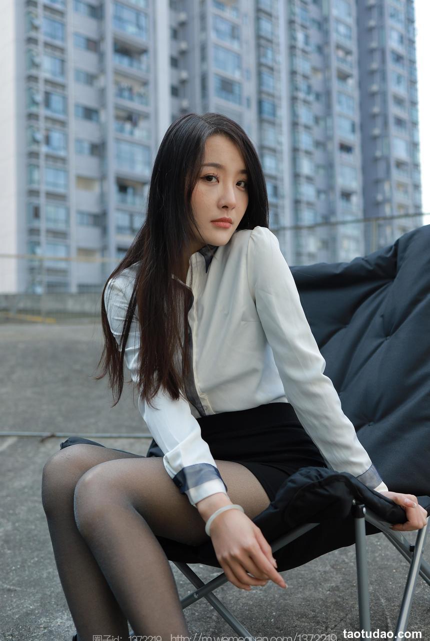 [IESS异思趣向] 2023.02.11 丝享家 1358 婉萍《户外OL》[88P-108.4M]