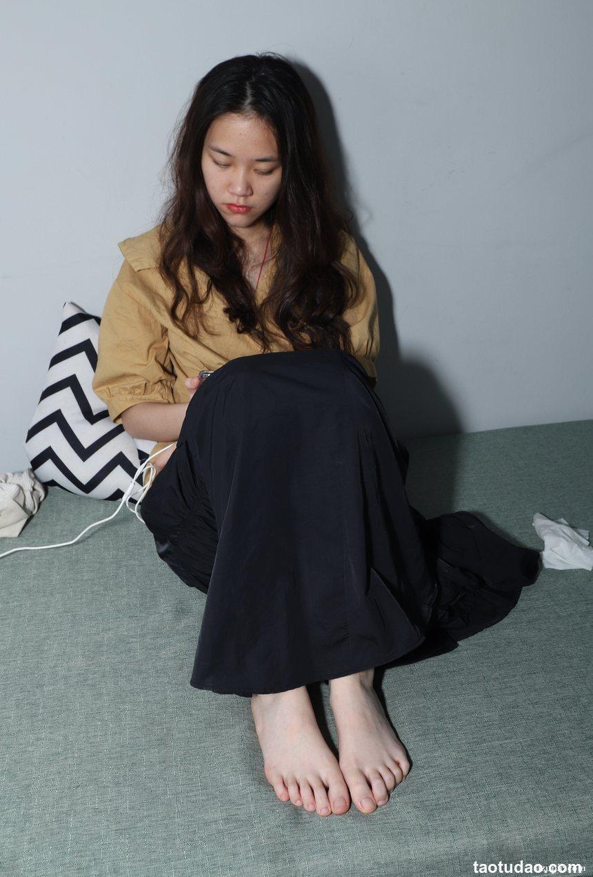 Pary摄影 NO.058 大美女琪琪脱下棉袜展示38码修长大白脚[137P／294MB]