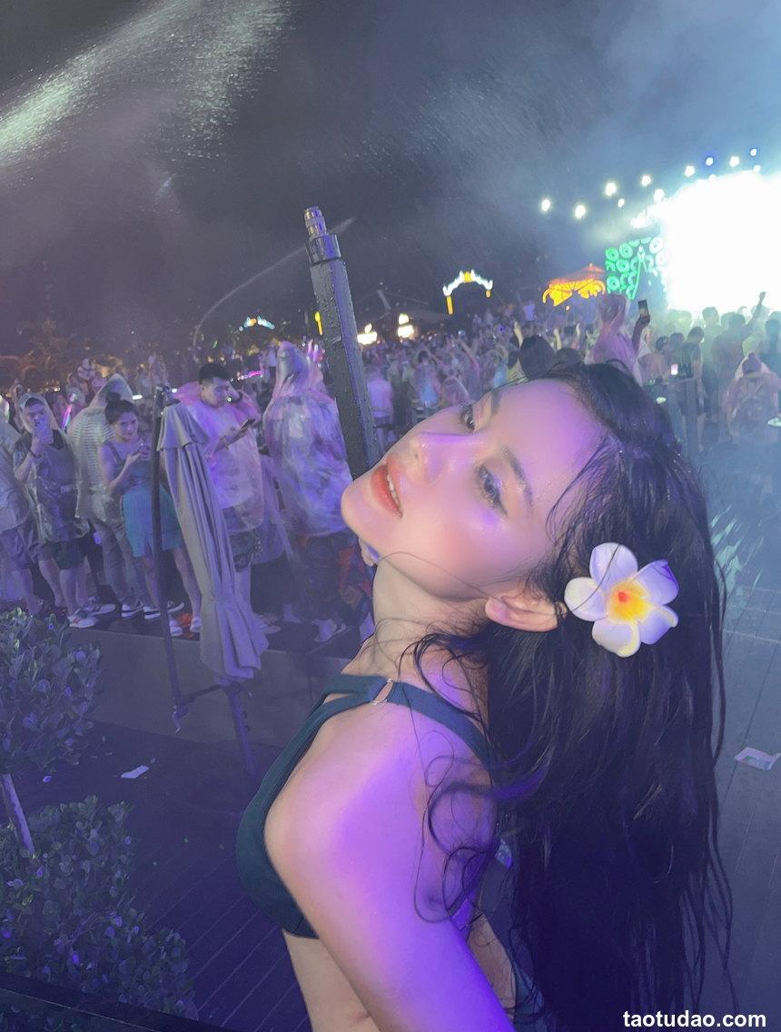 就是阿朱啊 - 室外狂欢 [19P-16MB]