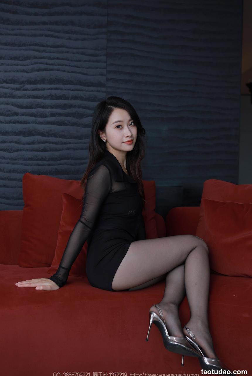 [IESS异思趣向] 2024.04.08 丝享家 1710 小婕《红色沙发（上）》[89P-65.3M]