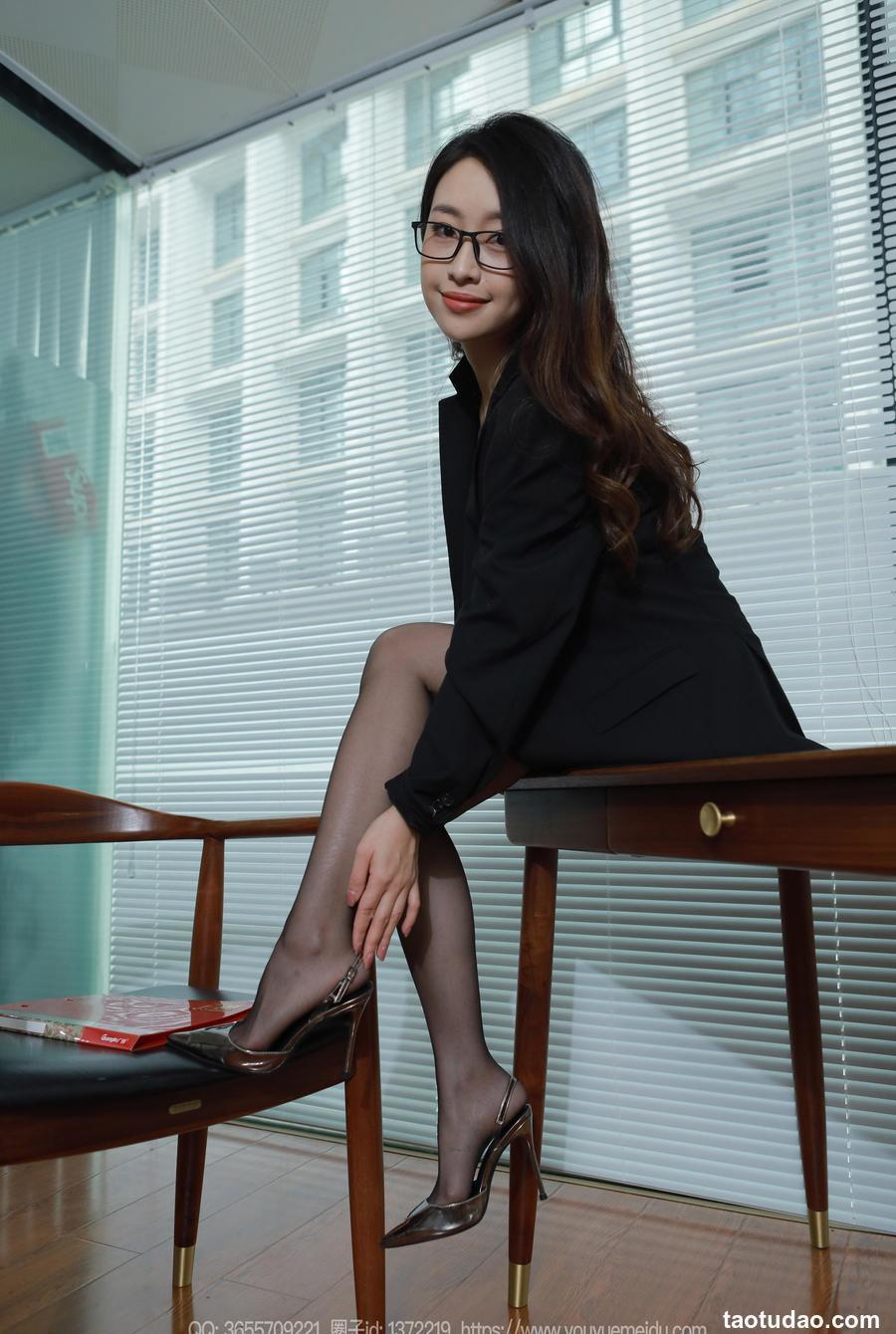 [IESS异思趣向] 2024.03.04 丝享家 1678 小婕《眼镜OL（下）》[120P-101.9M]