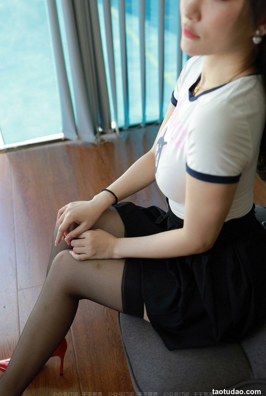 [IESS异思趣向] 2022.09.18 丝享家 .1211 秋秋《红黑虾线》[86P-131.7M]