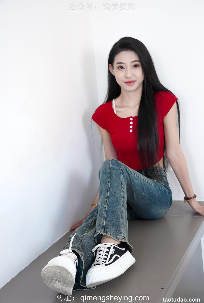 [绮梦摄影] 2024.10.22 NO.060 佳佳 珍藏无修无水印版 [126P+1V-4.08G]