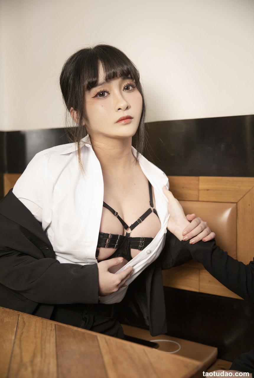 洛璃 LoLiSAMA - NO.40 醉酒OL [104P+1V-1.67GB]