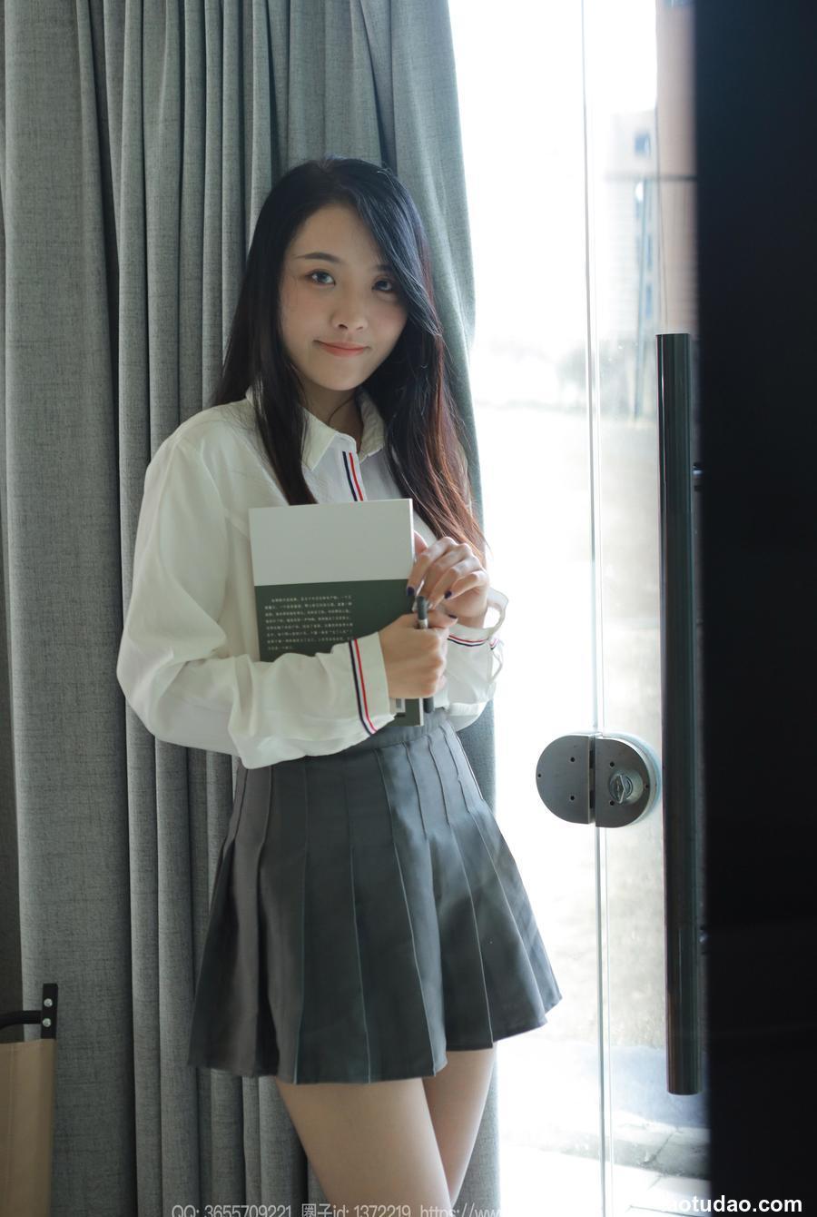 [IESS异思趣向] 2023.10.05 丝享家 1551 婉萍《爱看书的女人》[84P-79.8M]