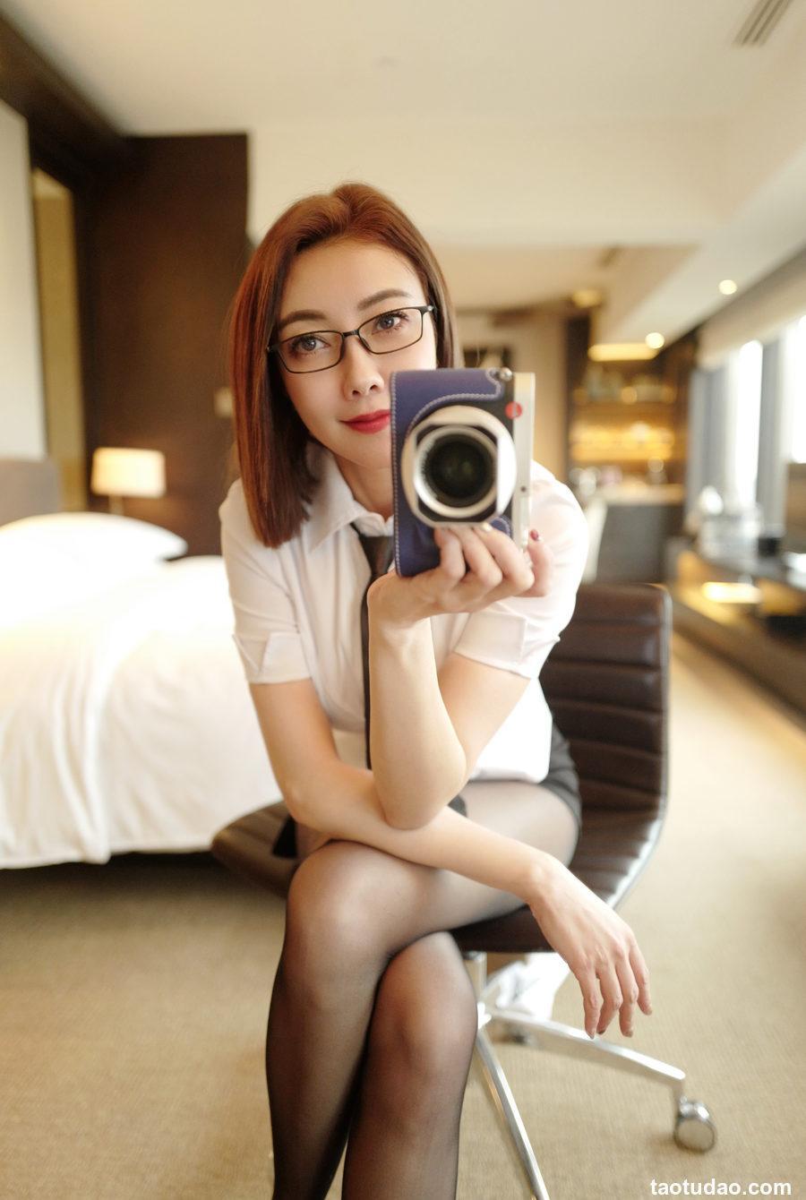 果儿Victoria - 酒店黑丝 [25P+1V-559MB]