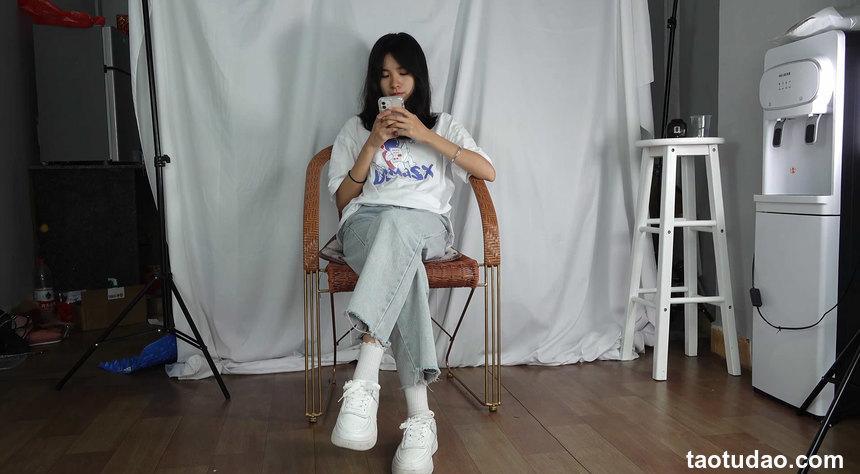 Pary摄影视频 005 小敏脱掉棉袜展示37码修长嫩脚[1V／1.74GB]