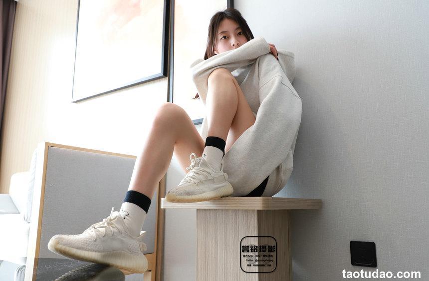 [誉铭传媒]袜足摄影 2023年 NO.004[90P+1V／1.03GB]