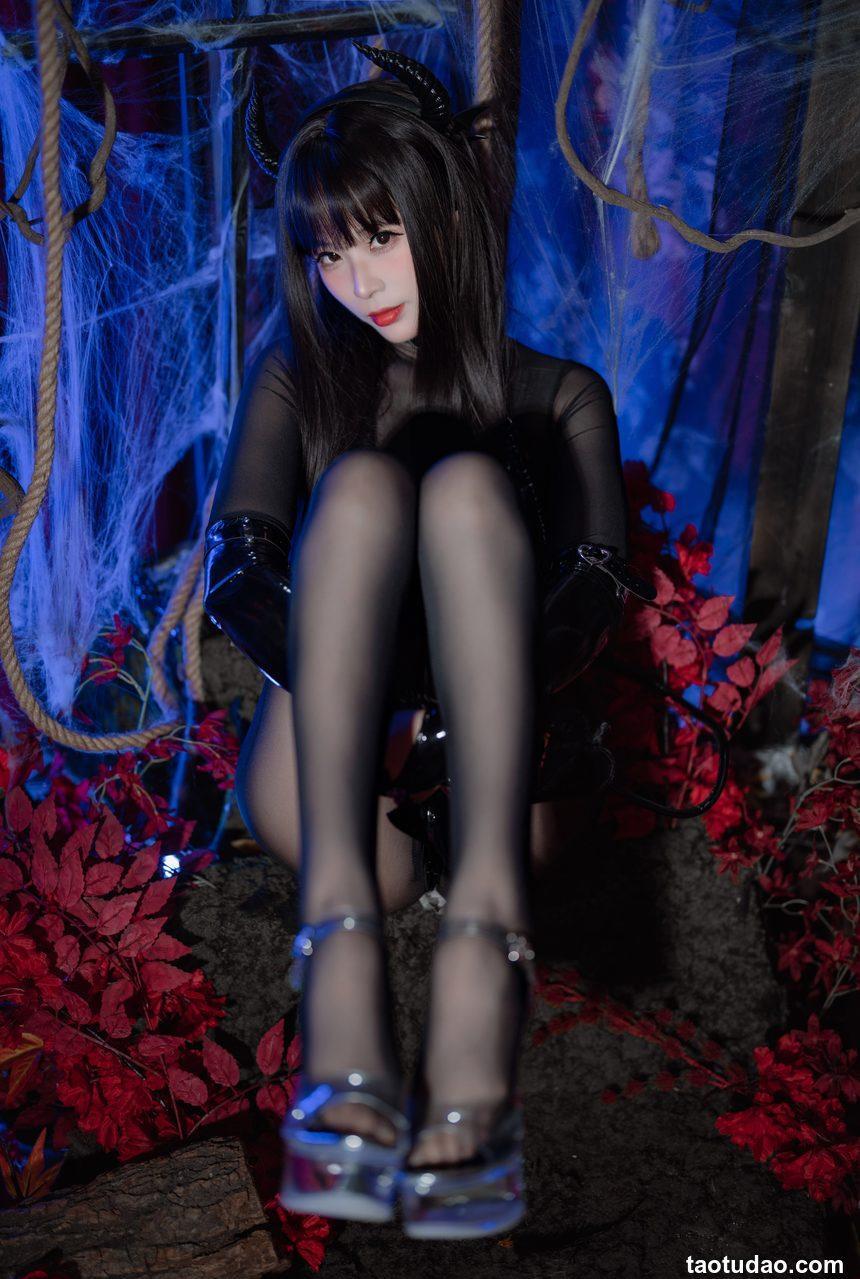 轩萧学姐万圣节魅魔 [100p+1V-674MB]