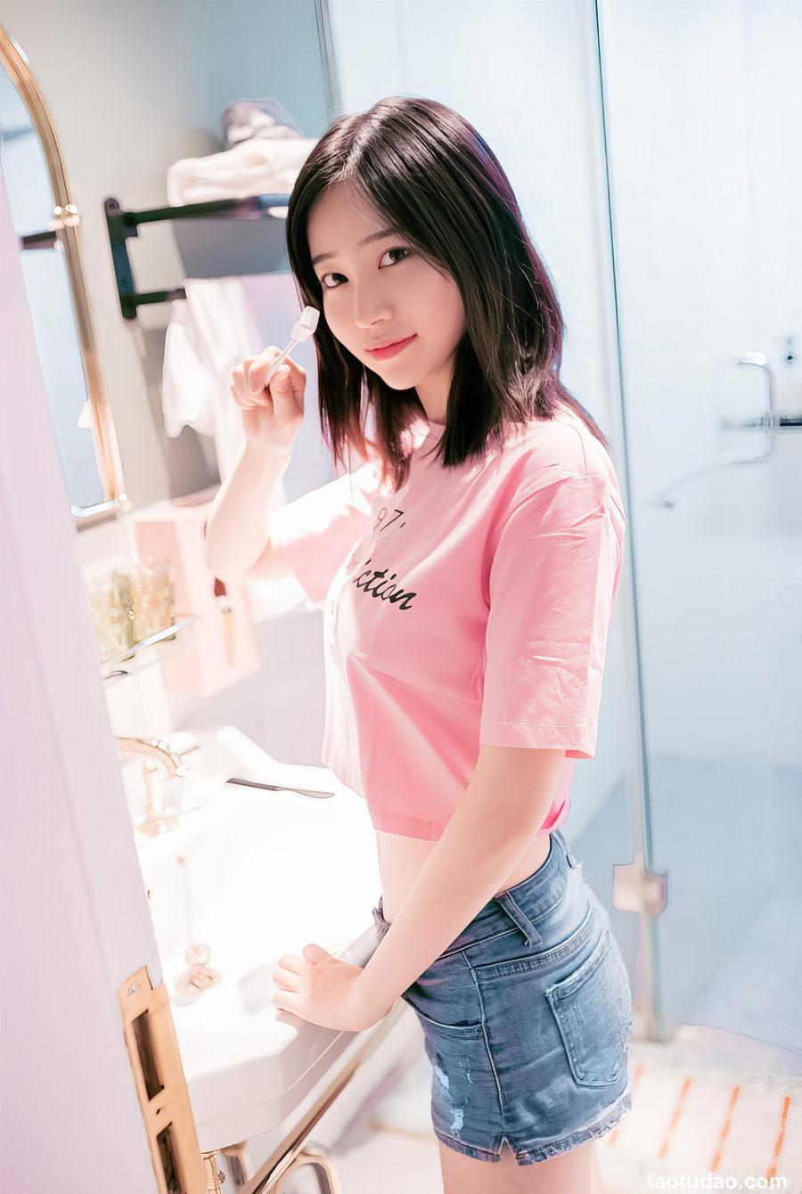 年年Nnian - 短裤T恤 [19P-71MB]