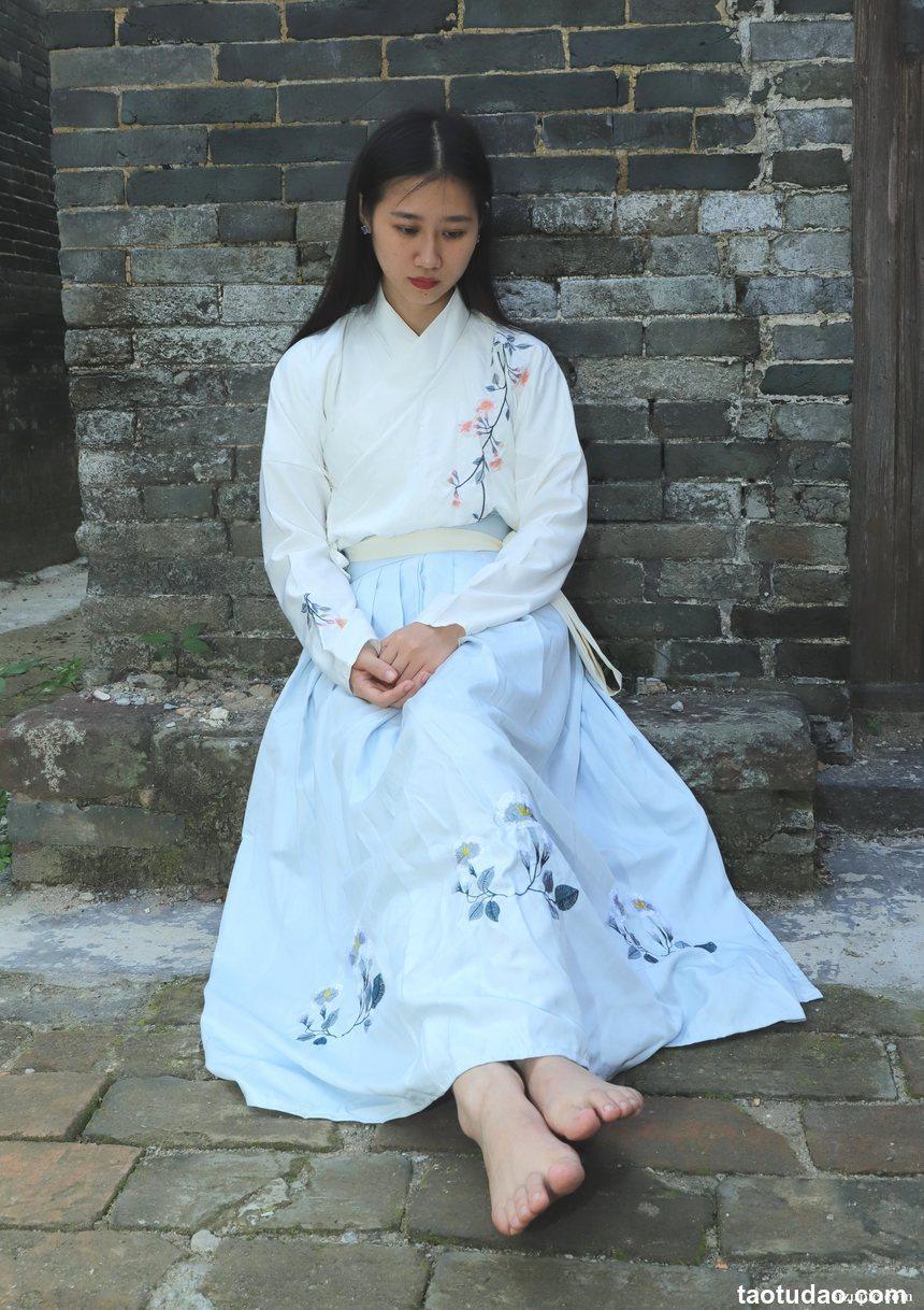 Pary摄影 NO.049 极品美女小芳穿上汉服古镇赤脚[151P／366MB]