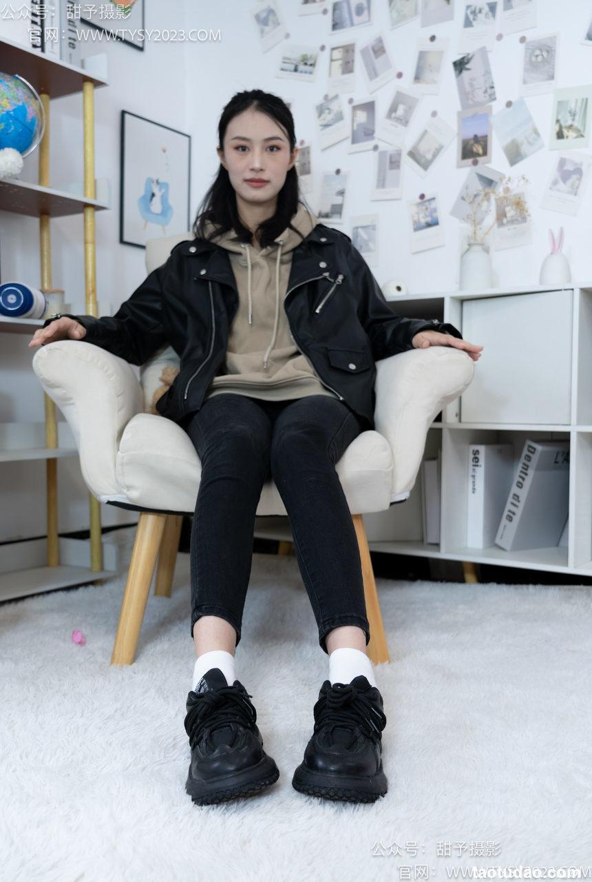 甜予摄影 NO.014 肉肉-运动鞋、白棉袜、裸足[116P+12V／10.5GB]