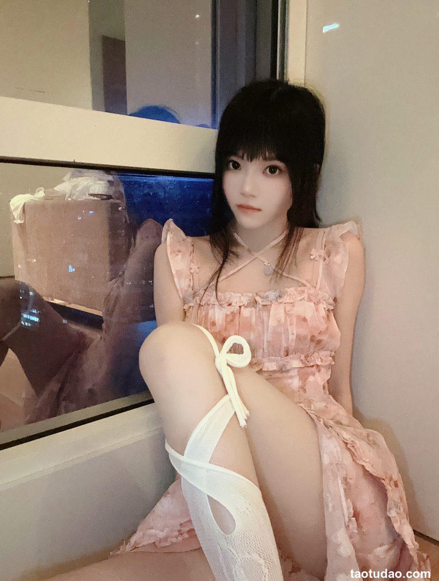 桜桃喵- - 花束自拍 [28P-184.79MB]