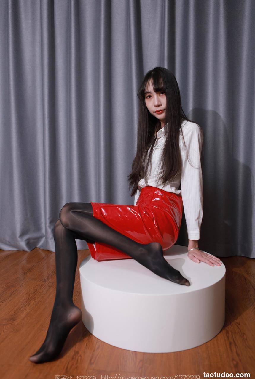 [IESS异思趣向] 2022.12.25 丝享家 1309 团团《红色姓感漆皮》[89P-96.2M]