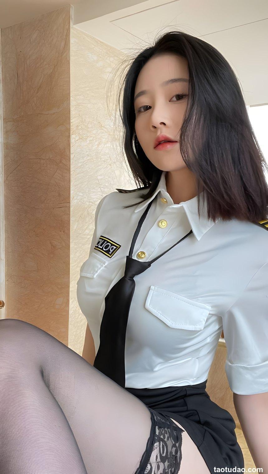 年年Nnian  — 涩女警 [69P-396M]