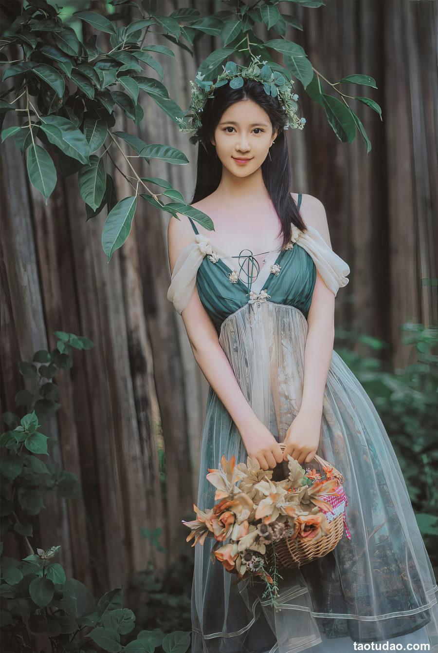 年年Nnian - 爱丽丝仙境 [21P-102MB]