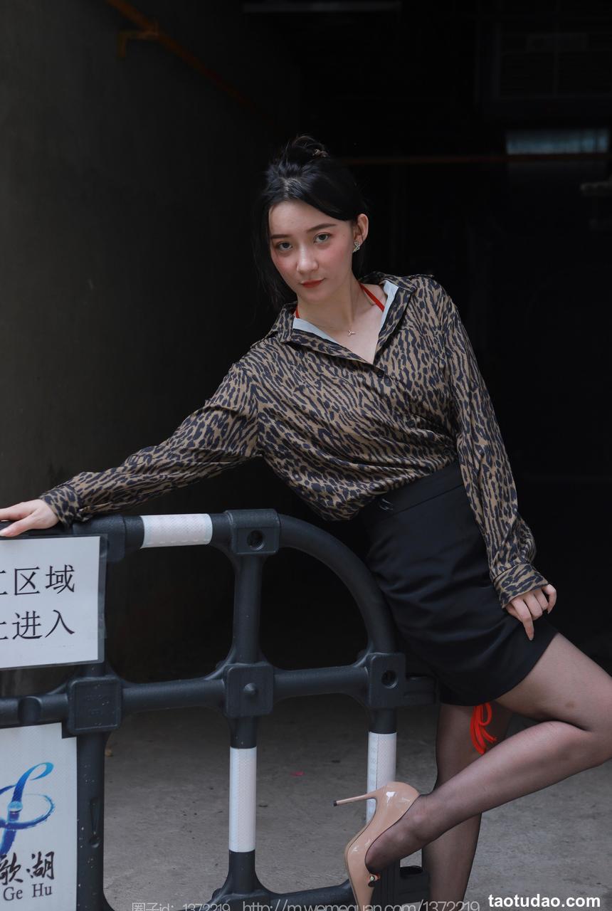 [IESS异思趣向] 2023.07.24 丝享家 1488 秋秋《孤身走暗巷》[85P-94.3M]