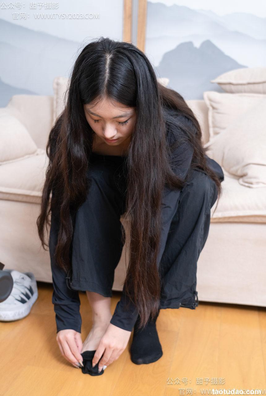 甜予摄影 NO.103 小云-板鞋、黑棉袜、裸足、剪指甲泡脚剧情[143P+2V／11.0GB]