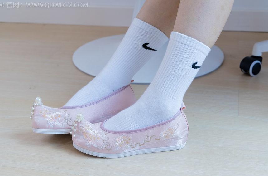 物恋传媒 No.2050 菜菜-枫叶黄 [150P1V-4.50GB]