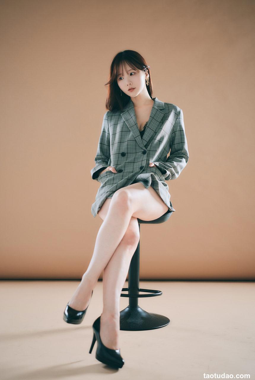 [Fantia]けん研(けんけん) DL写真集 BLACK LADY [50P 260MB]