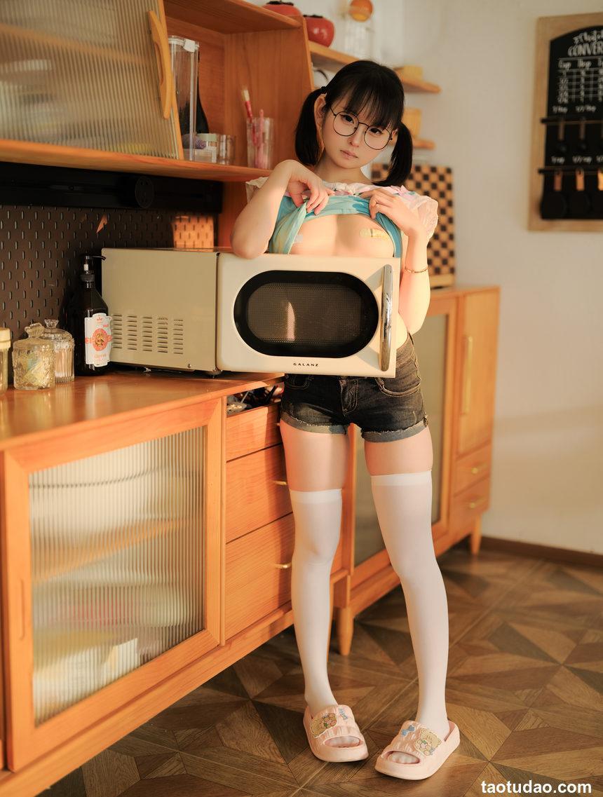 幼水铃衣 –NO.001 你的电子女友 [35P-552MB]