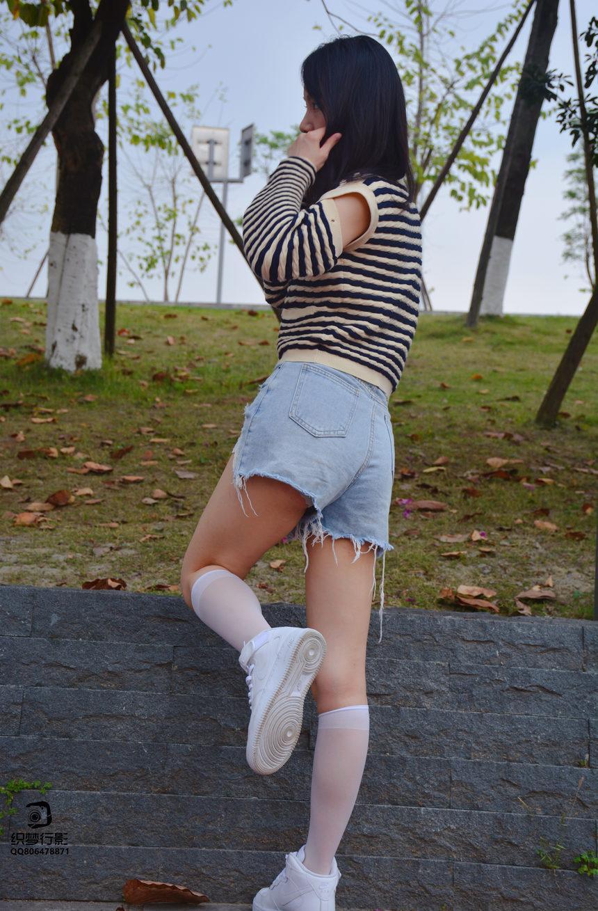 [织梦映像]NO.043 草地白丝[70P+1V／2.26GB]