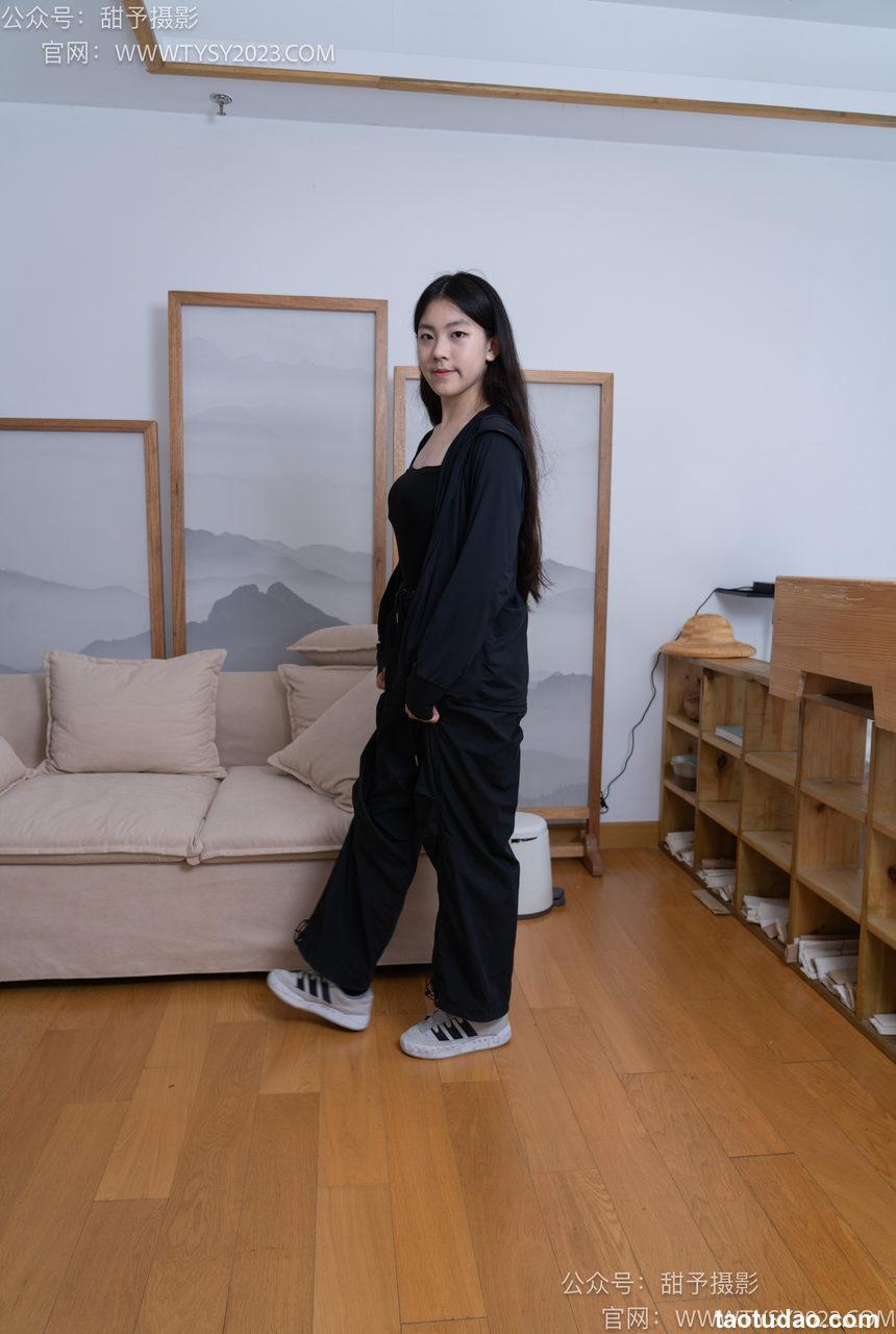 甜予摄影 NO.103 小云-板鞋、黑棉袜、裸足、剪指甲泡脚剧情[143P+2V／11.0GB]