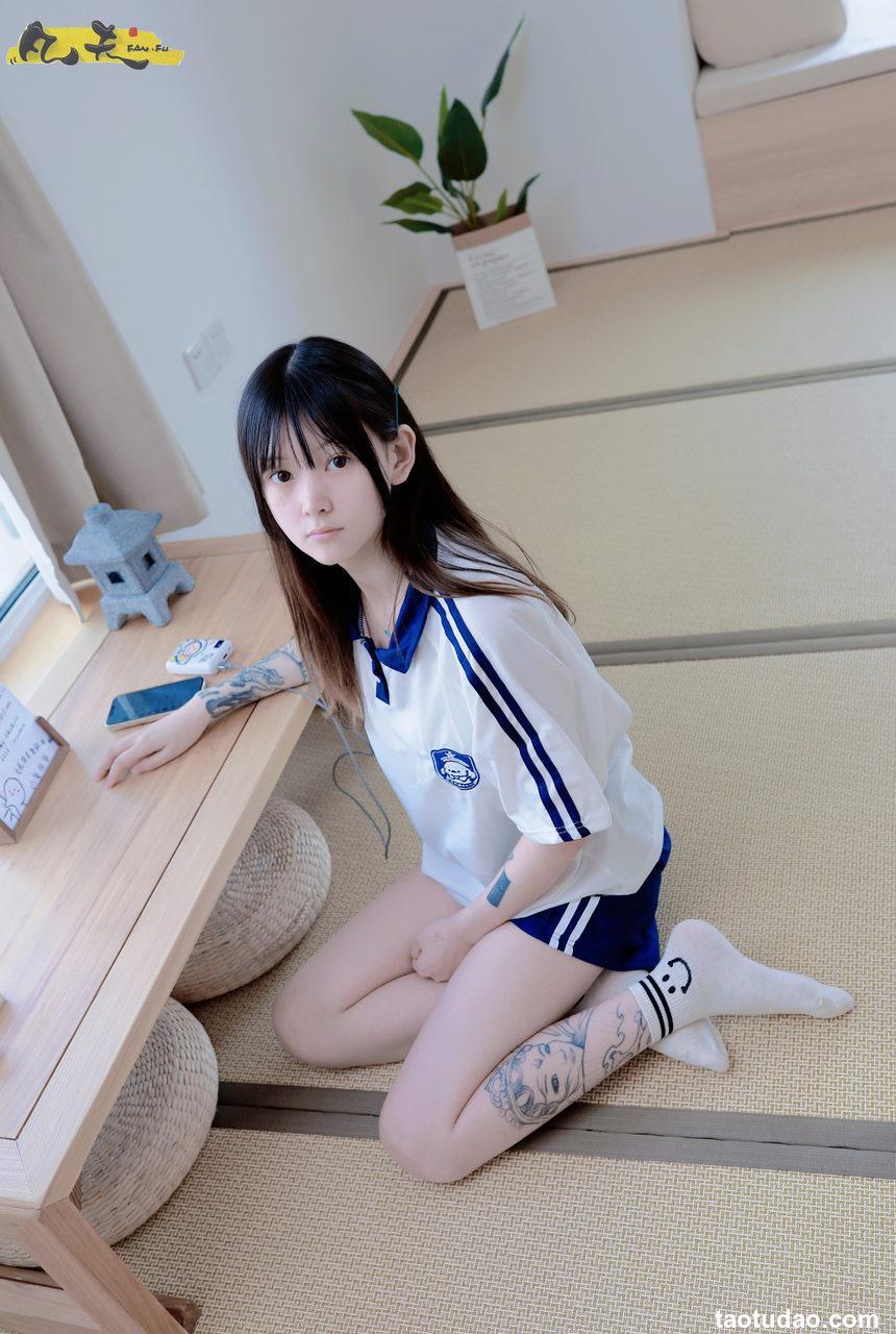 凡夫摄影 NO.0003 - 纹身美少女小恩原味棉袜裸足[208P+1V／2.39GB]