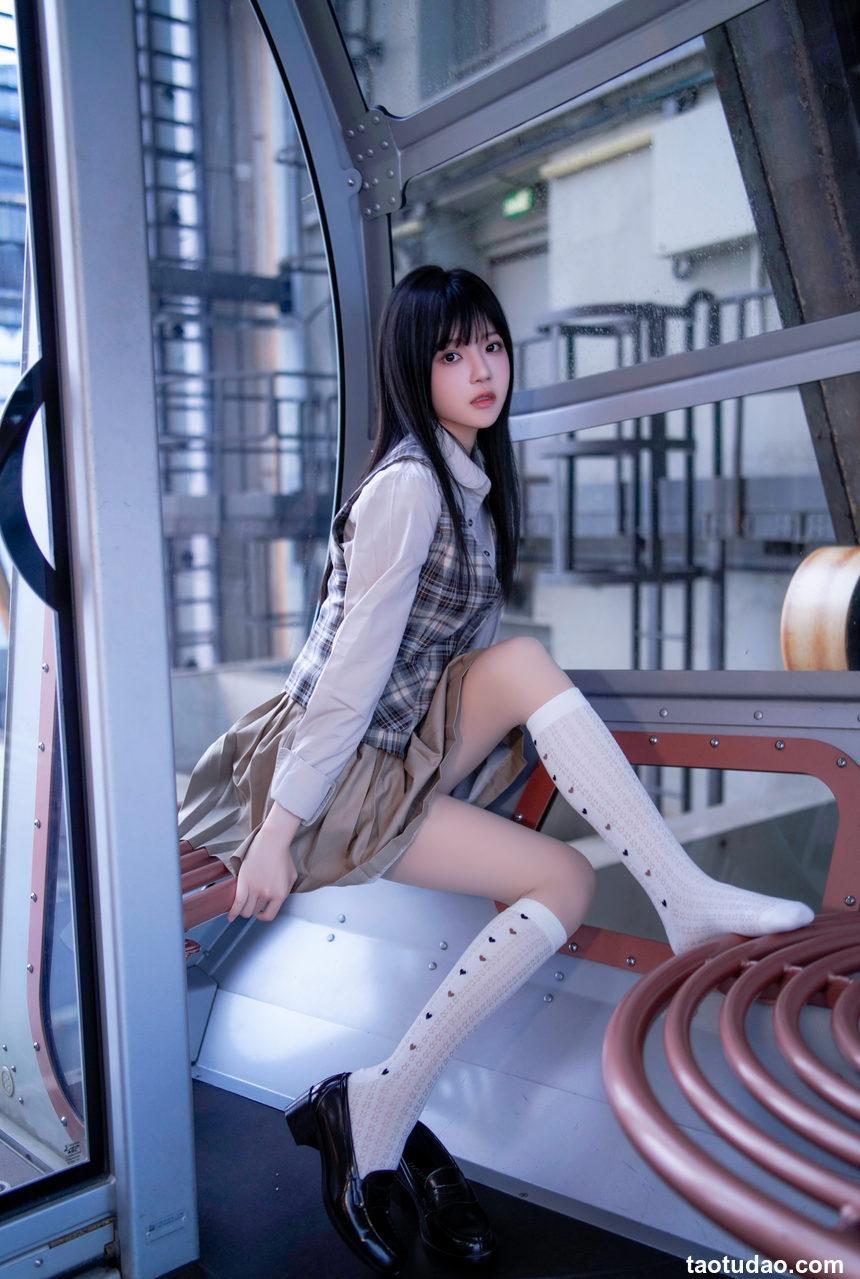 桜桃喵-制服摩天轮[27P-695MB]