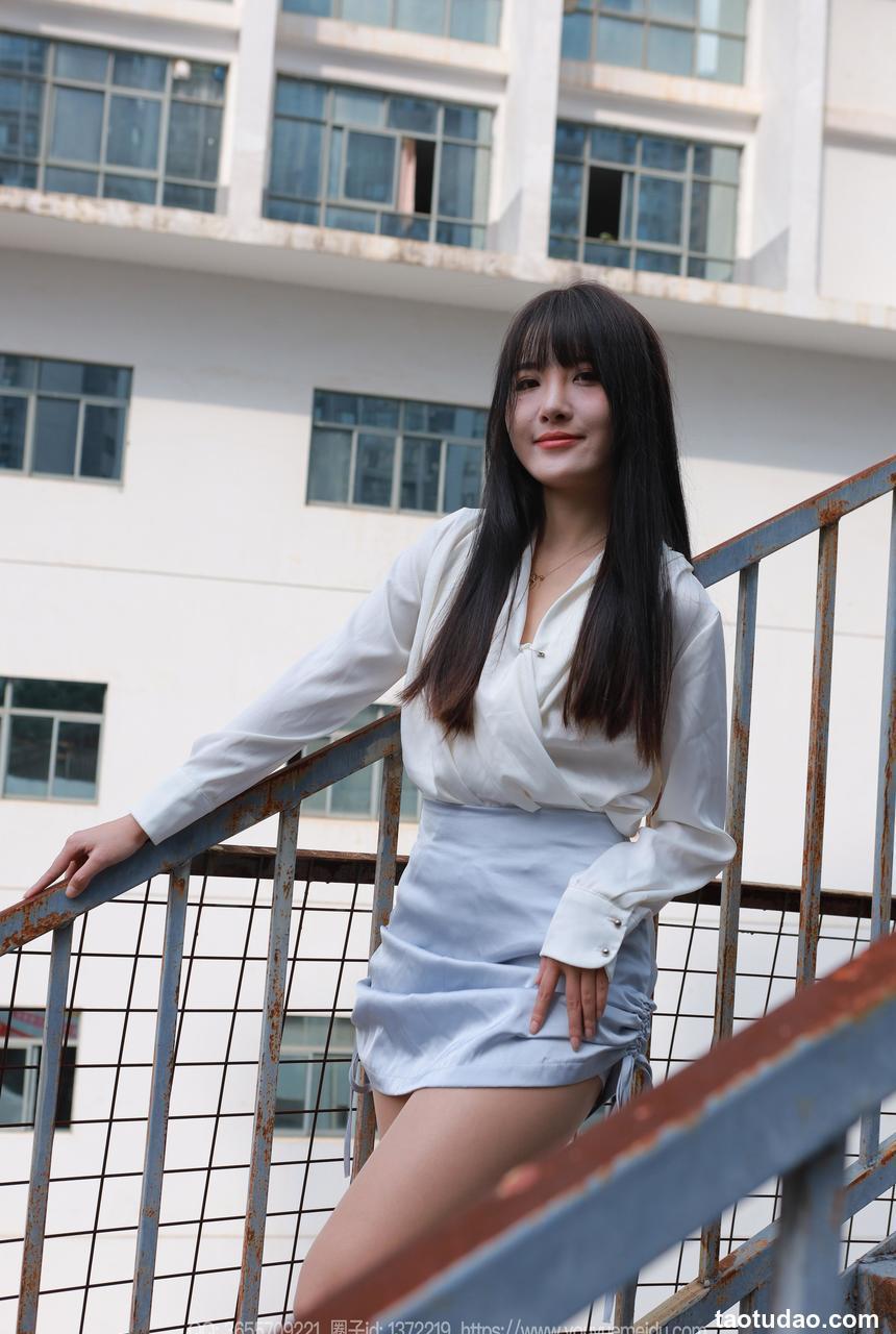 [IESS异思趣向] 2024.11.08 丝享家 1893 婉萍《蓝色短裙（上）》[80P-90MB]