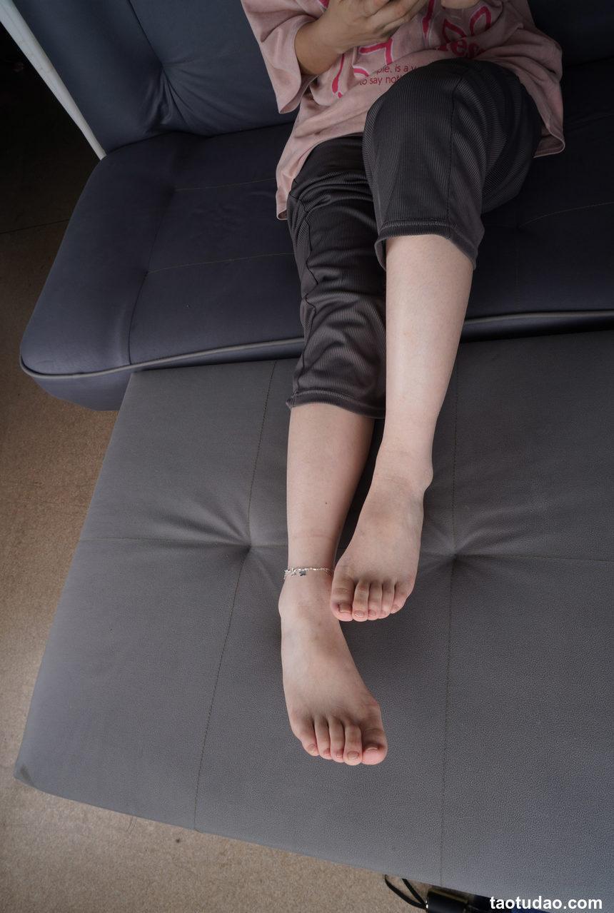 Pary摄影 NO.153 新模小美女炜玲展示36码超白小脚[103P／376MB]