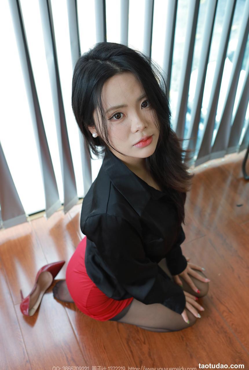 [IESS异思趣向] 2024.10.10 丝享家 1868 兔兔《嘿丝红裙（上）》[77P-69MB]