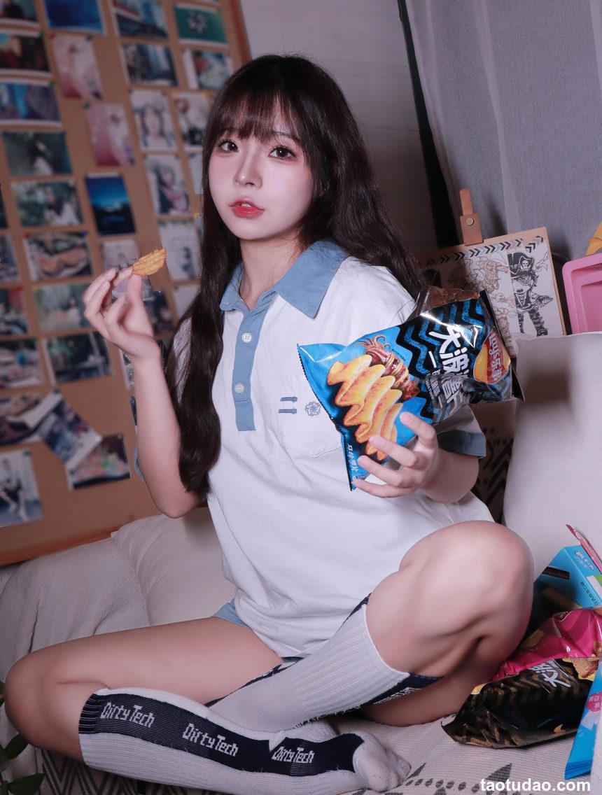 yuuhui玉汇 - NO.079 2022 Vol.027 蓝白条少女 Sky & Cloud Girl [81P-801MB]