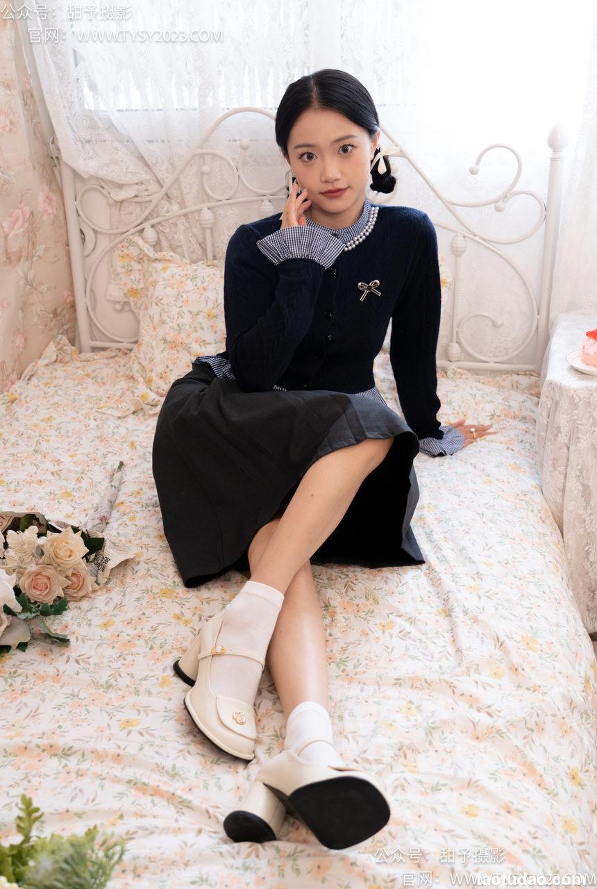 甜予摄影 NO.105 齐齐-高跟鞋、白棉袜、裸足[128P+2V／10.1GB]