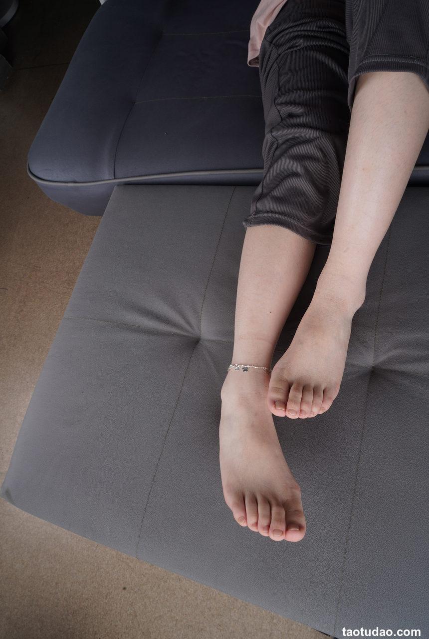 Pary摄影 NO.153 新模小美女炜玲展示36码超白小脚[103P／376MB]