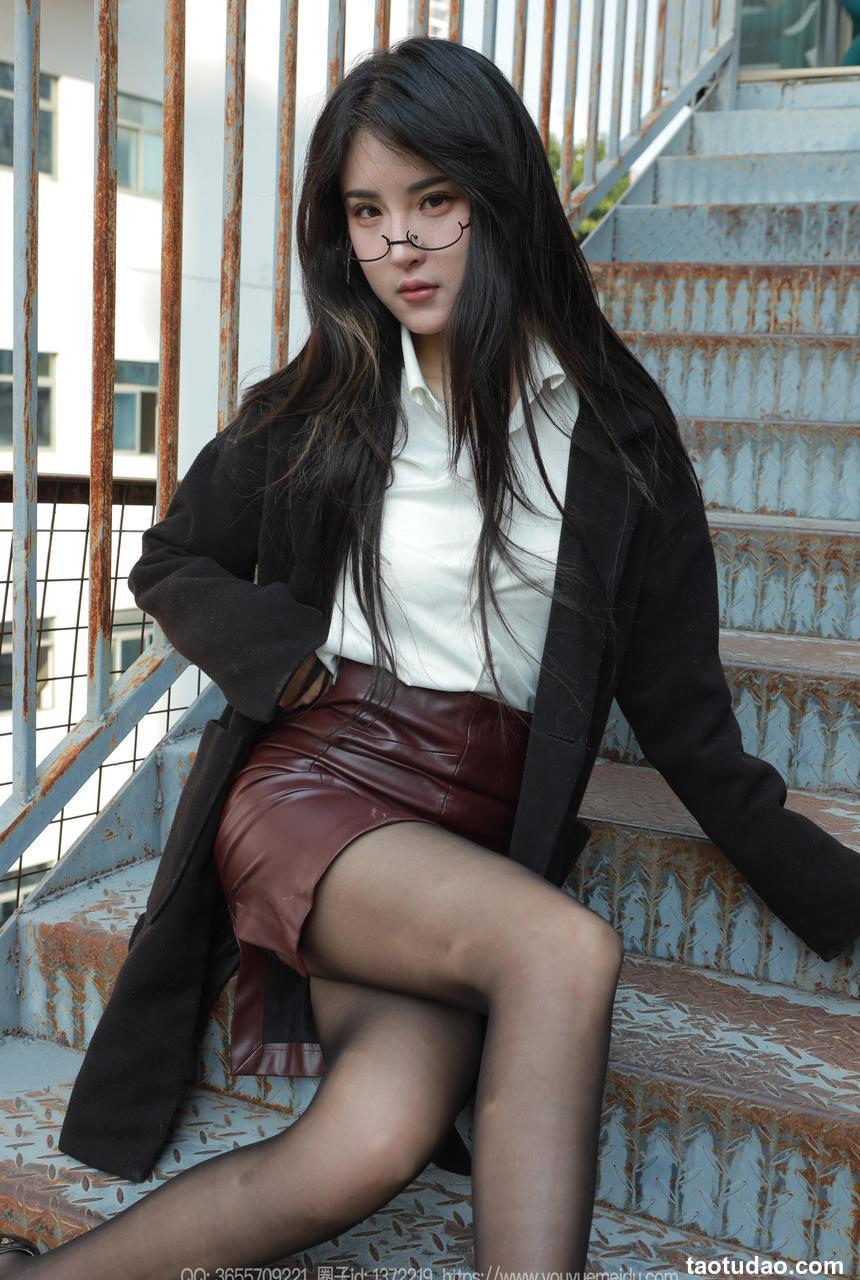 [IESS异思趣向] 2024.12.22 丝享家 1930 小宝《眼镜美女》[91P-121MB]