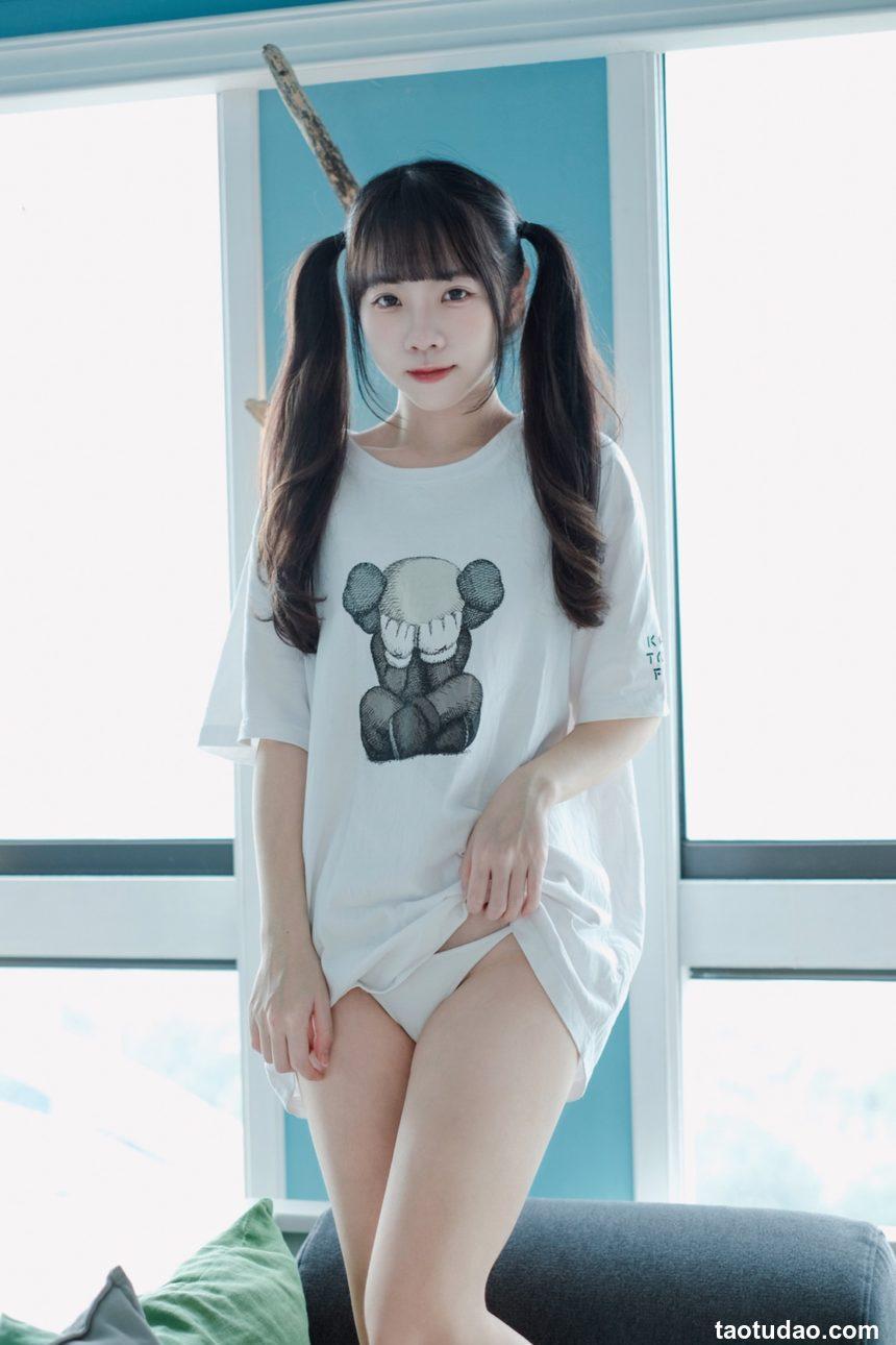 可可小白兔 - 捕獲一隻沒穿褲褲の小白兔 [30P-94MB]