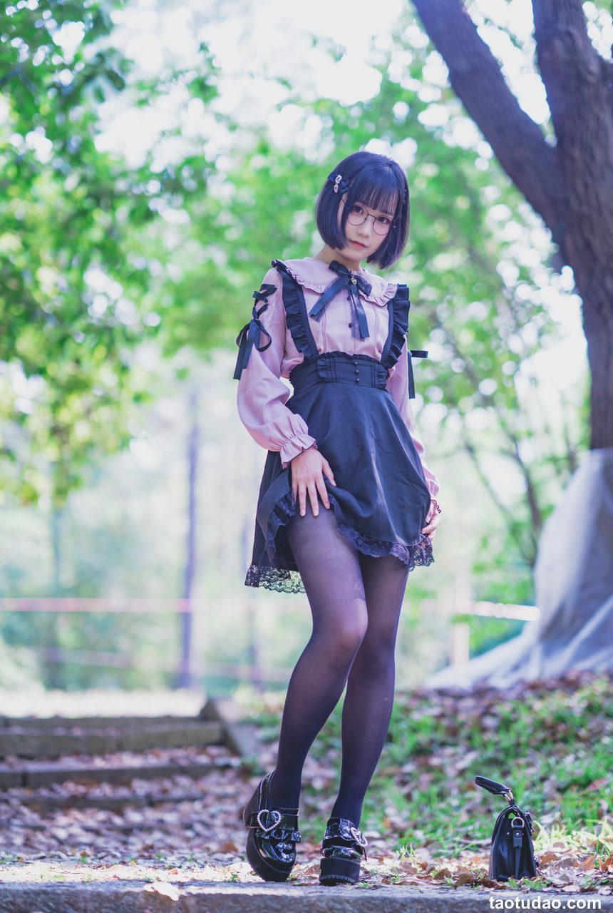 lunananya- 黑丝地雷妹 [26P-281.94MB]