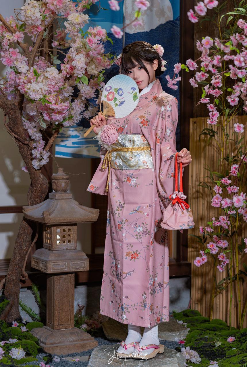 咬一口兔娘-NO.179-温泉の女将 [77P1V-1.5GB]