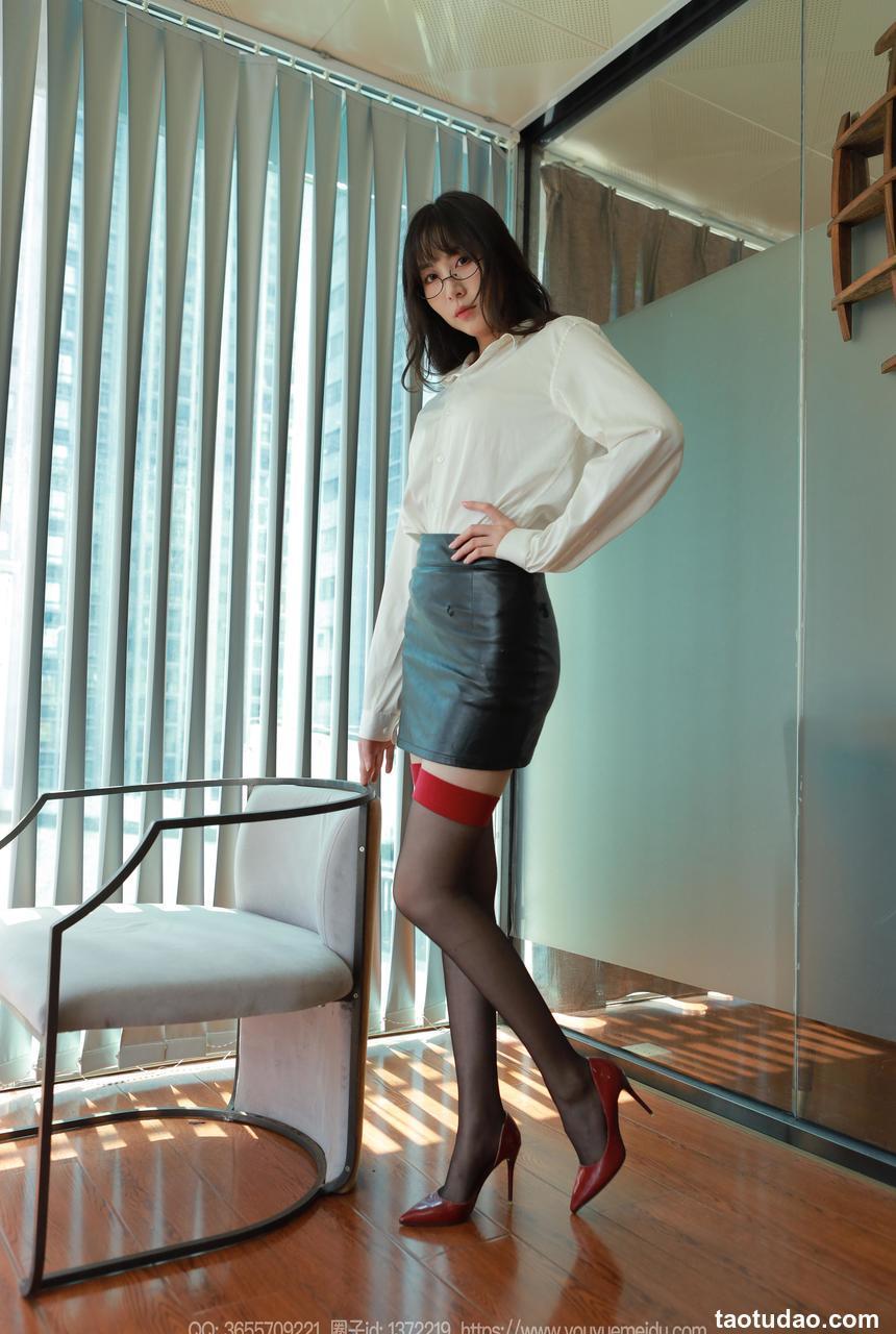 [IESS异思趣向] 2024.10.04 丝享家 1863 团团《双红长腿》[90P-86MB]