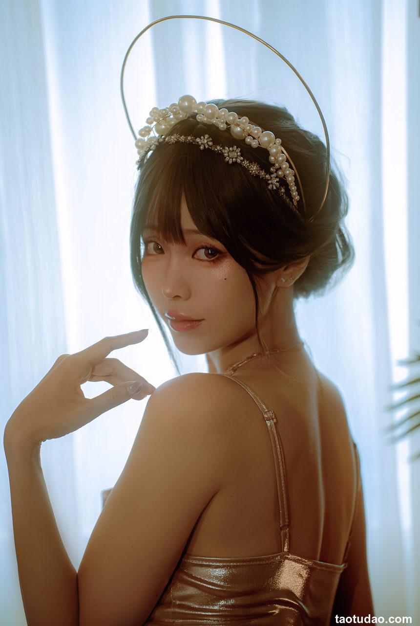 ElyEE子 – 2024年11月订阅 Exotic Goddess異國女神 [26P+4V-116MB]