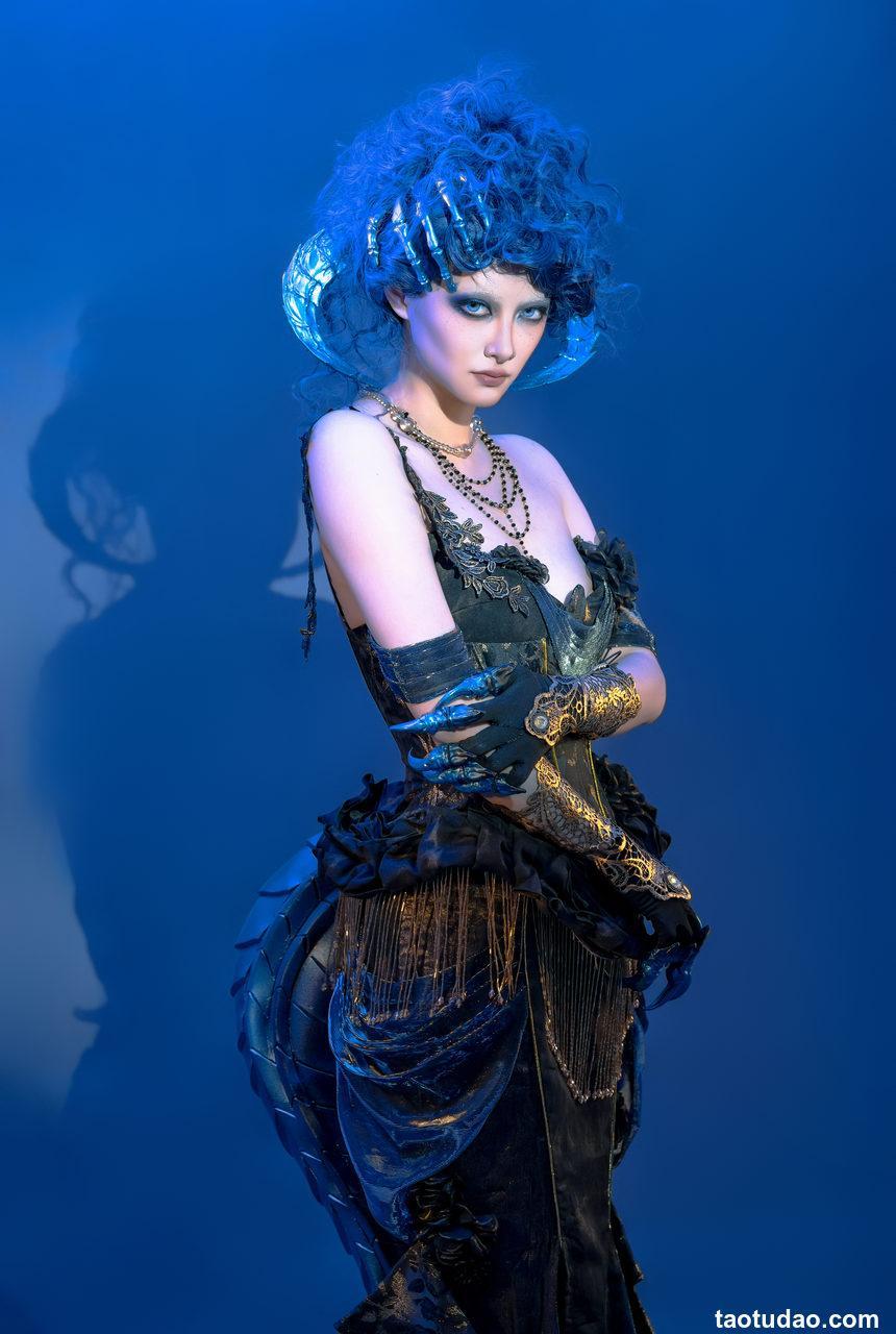 云溪溪 – 乌衣 艾玛斯·乌洛尔 [13P-182MB]