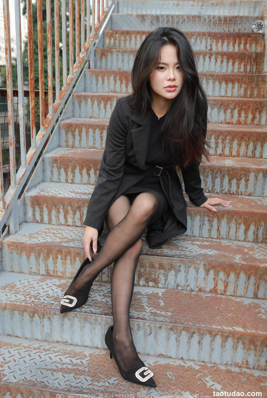 [IESS异思趣向] 2025.01.02 丝享家 1940 兔兔《嘿丝女人》[87P117MB]