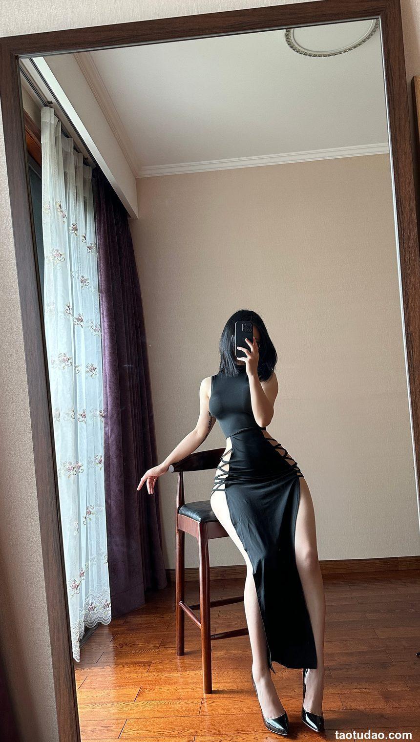 俏妞qiaoniuTT - 国风黑丝开叉旗袍 [30P-129MB]