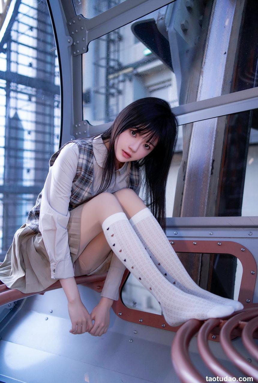 桜桃喵-制服摩天轮[27P-695MB]