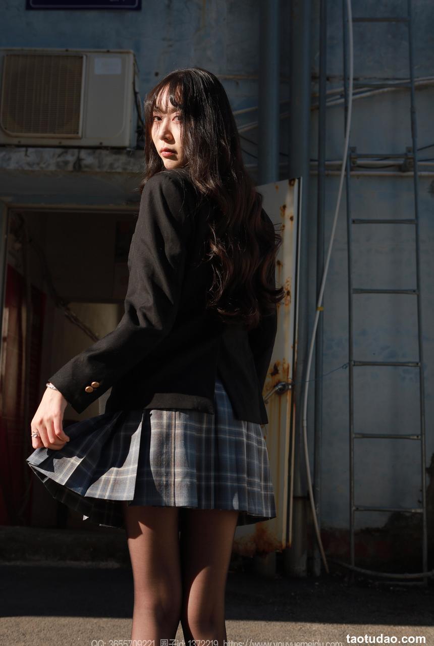 [IESS异思趣向] 2024.12.05 丝享家 1916 团团《阳光嘿丝》[88P-111MB]