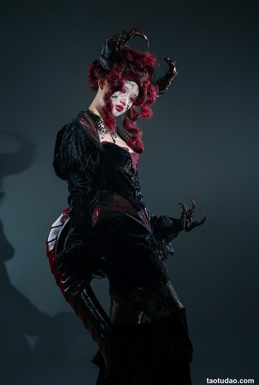 云溪溪 – 似我 菲尔·尤洛安 [12P-146MB]